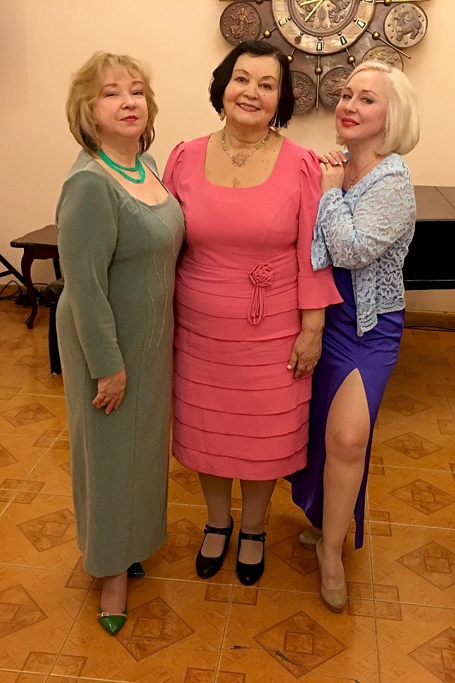 Татьяна МАКСИМЕНКО и Ирина ОВЧАРЕНКО(Слева) и Анна ЧЕРНЕЦКАЯ (справа) Татьяна МАКСИМЕНКО и Ирина ОВЧАРЕНКО(Слева) и Анна ЧЕРНЕЦКАЯ (справа)