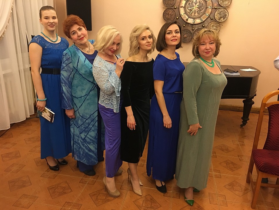 Участники концерта: Алена СОРОКИНА, Вера ОСТРОГЛЯДОВА, Анна ЧЕРНЕЦКАЯ, Олеся, Татьяна, Ирина ОВЧАРЕНКО Участники концерта: Алена СОРОКИНА, Вера ОСТРОГЛЯДОВА, Анна ЧЕРНЕЦКАЯ, Олеся, Татьяна, Ирина ОВЧАРЕНКО