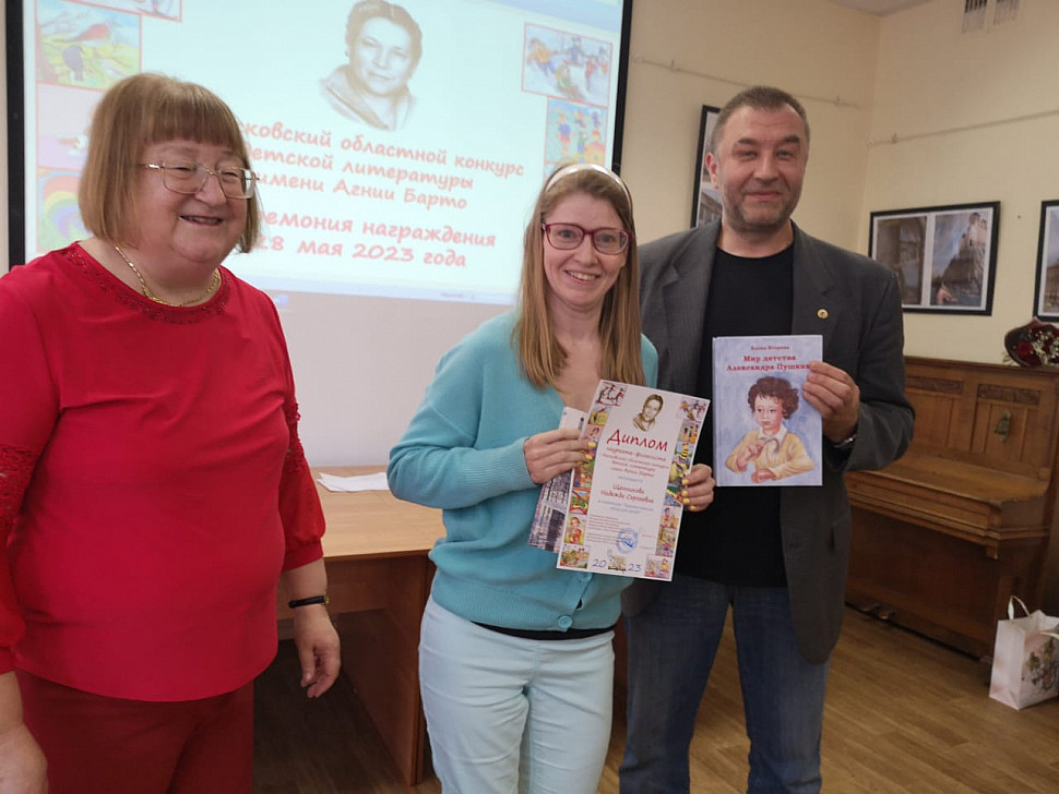 Слева-направо: Елена Егорова, Надежда Щенникова, С.С. Антипов